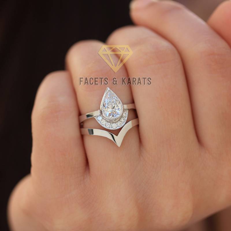 Einzigartiger Birnenförmiger Verlobungsring Mit Ineinander Verschachteltem Ehering Aus Solidem 18K Weißgold Aval in Gelbgold & Roségold Von Facets von FacetsandKarats