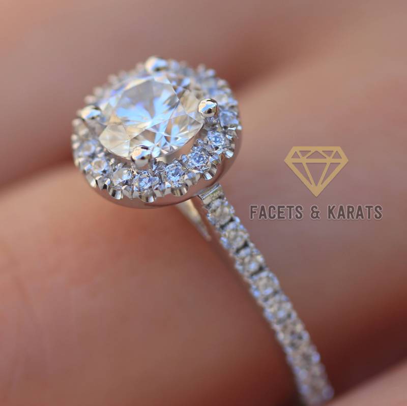 Platin Verlobungsring, 2 Karat Halo Ehering, Runder Rundschliff Diamant Simulant Massiv 950 von FacetsandKarats