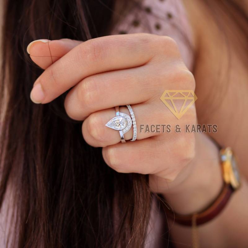 Verlobungsring Und Ehering Trauring Set Bezel Birnen- 585 Weißgold - Gold Von Facets & Karats Auf Etsy von FacetsandKarats