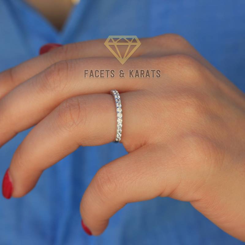 Weißer Saphir Halbe Eternity Damen Trauring Aus Massivem, Echtem 14K Weißgold Erhältlich in Rotgold Und Gelbgold Von Facets & Karats von FacetsandKarats