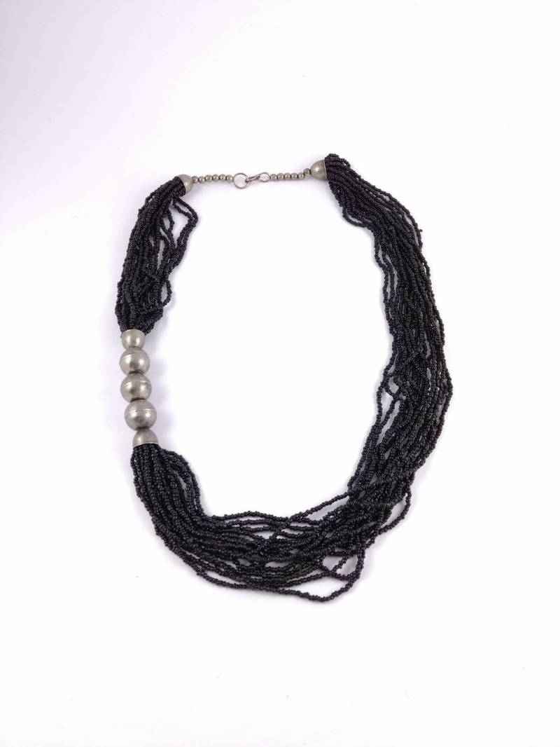 Schwarze Perlenkette - Silberne Kugeln Auffällig Schwarz Und Silber Vintage Schmuck Metall von Factory23