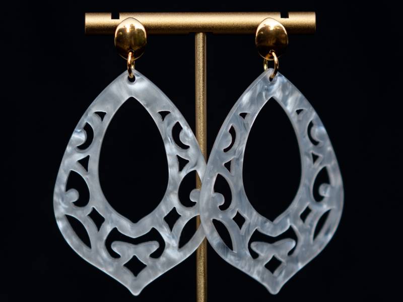 Barock Resin Ohrringe, Hängeohrringe, Ohrstecker, Statement Ornament, Edelstahlstecker, Weiss , Ohrringe Hängend Barock Resin Ohrringe, Hängeohrringe, Ohrstecker, Statement Ornament, Edelstahlstecker, Weiss , Ohrringe Hängend von FacturaOrnamentum