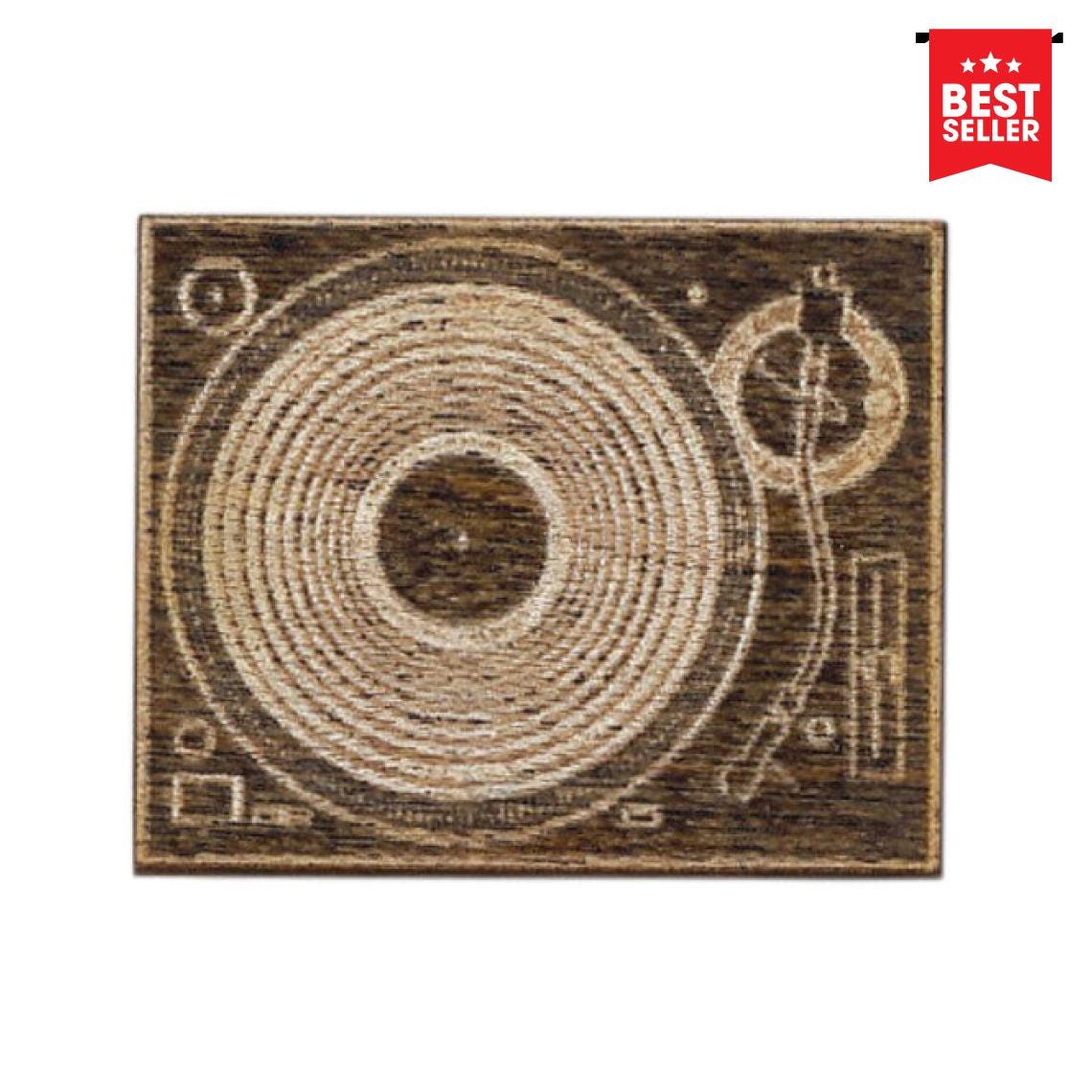 Plattenspieler Laser Cut Anstecknadel Plattenspieler Laser Cut Anstecknadel von FadeHurricaneDesign