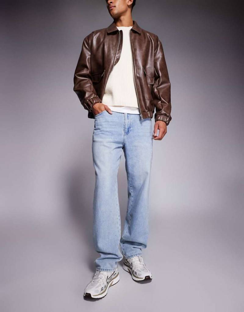 Faded Store - Jeans in Blau mit Monogramm von Faded Store