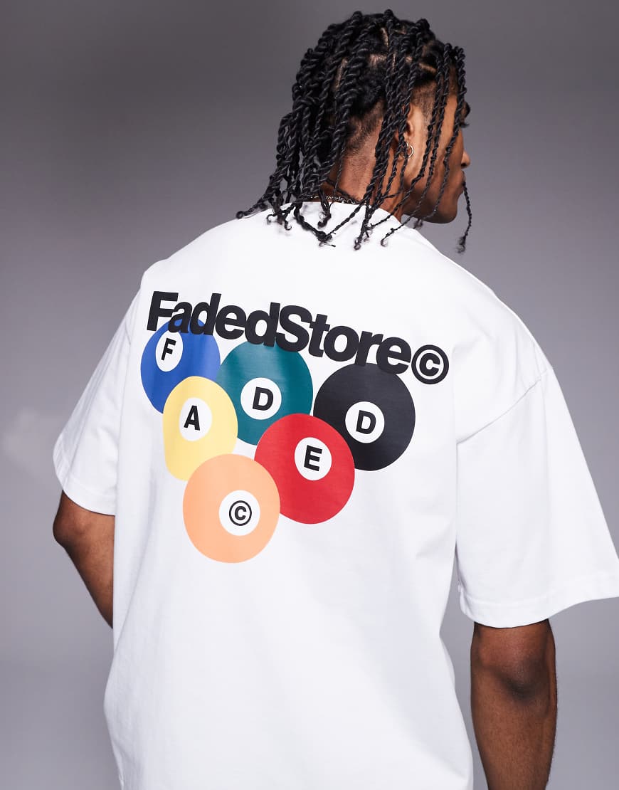 Faded Store - T-Shirt in Weiß mit Billard-Print auf dem Rücken Faded Store - T-Shirt in Weiß mit Billard-Print auf dem Rücken von Faded Store