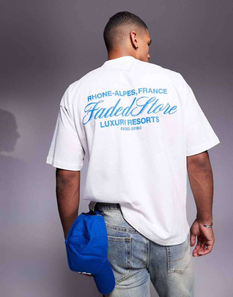 Faded Store - T-Shirt in Weiß mit kontrastierendem Logo-Schriftzug am Rücken von Faded Store
