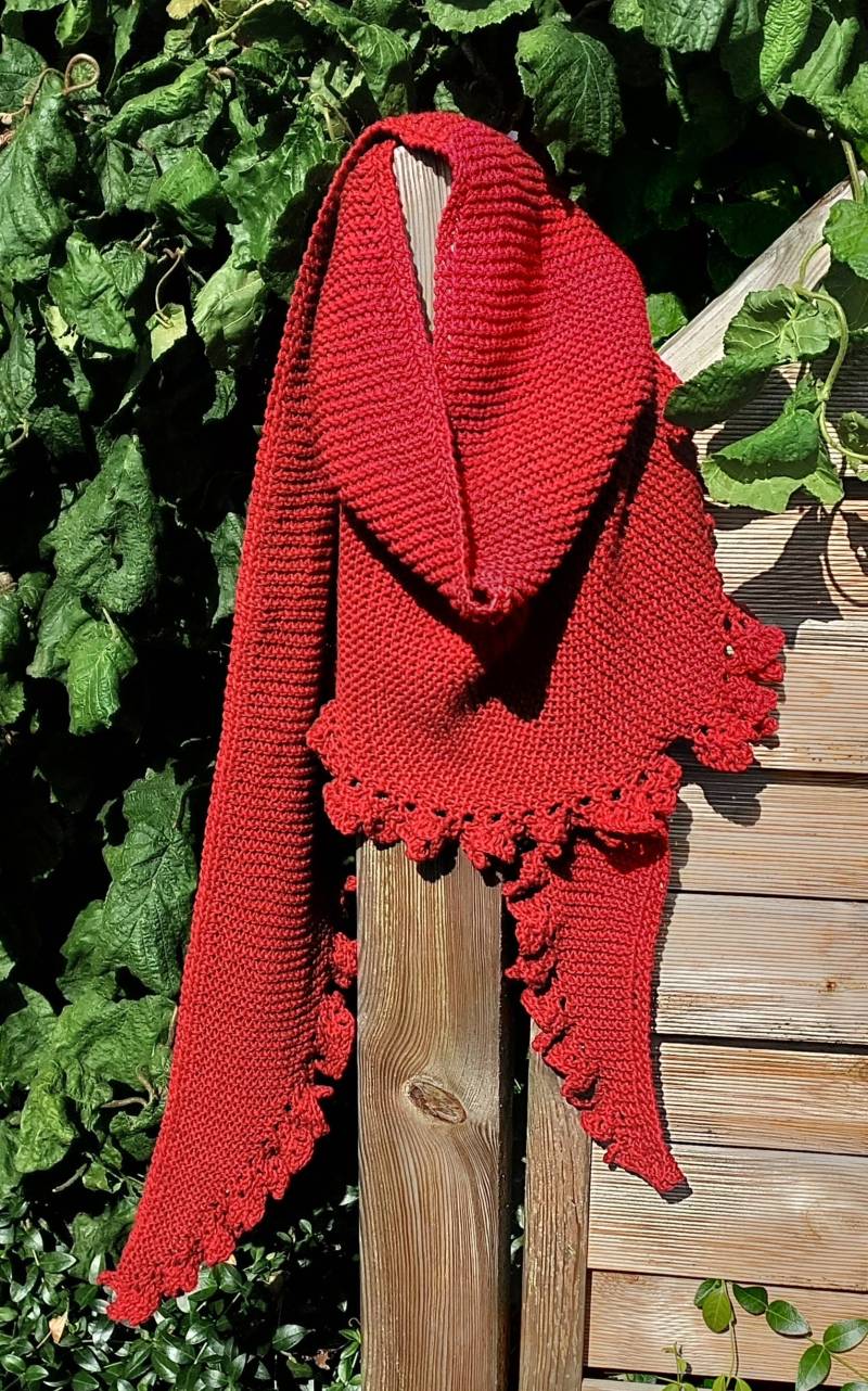 Dreieckstuch "Rote Rüschen' Dreieckstuch "Rote Rüschen' von FadenLiebeWollzauber