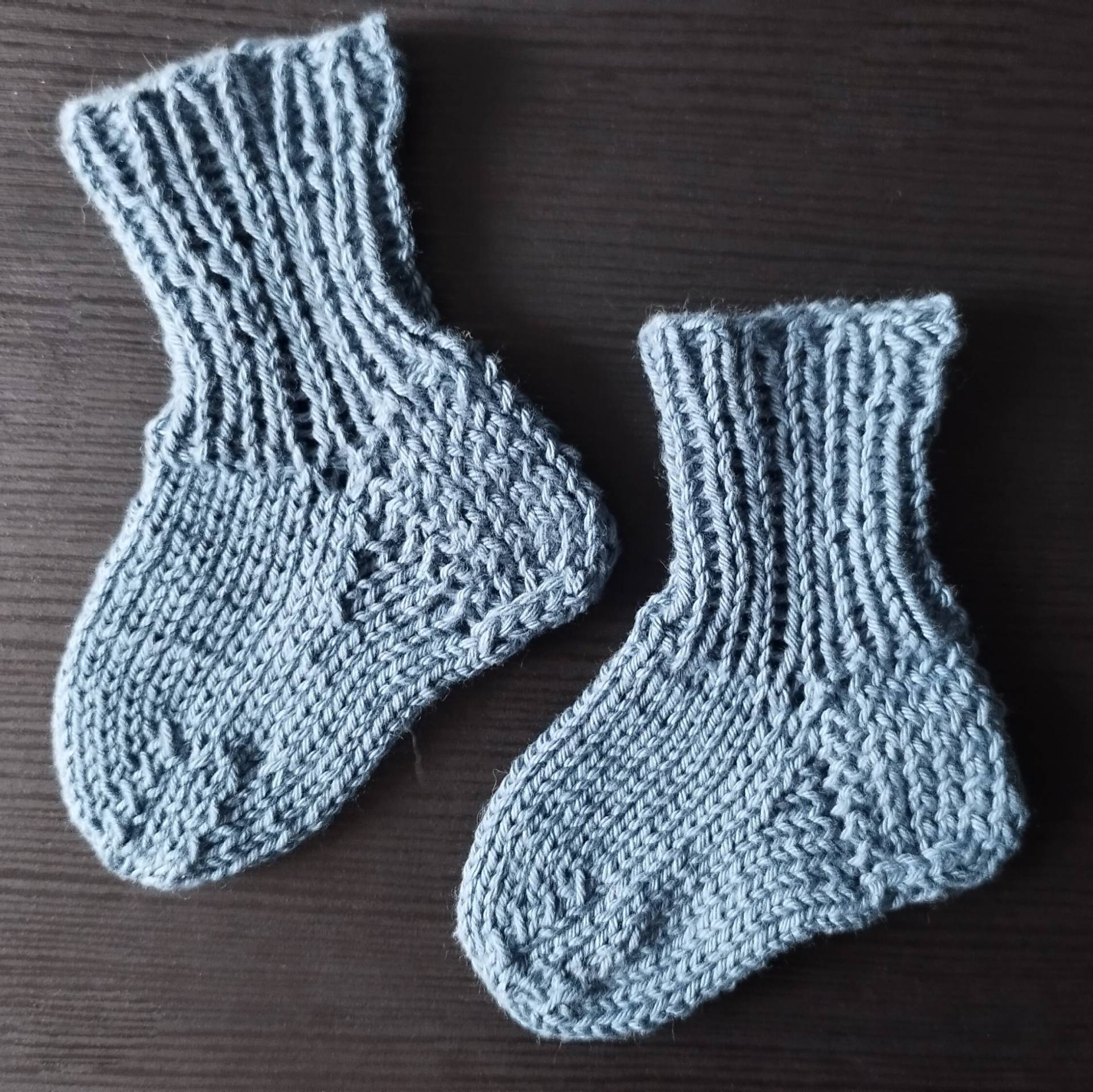Premium Hand-Knitted Wollsocken Für Neugebohrene - Eco-Friendly Baby Gift, 100% Cotton, Gentle, Cozy Knitted, Blue, Blau, Baumwolle Premium Hand-Knitted Wollsocken Für Neugebohrene - Eco-Friendly Baby Gift, 100% Cotton, Gentle, Cozy Knitted, Blue, Blau, Baumwolle von FadenMaerchen