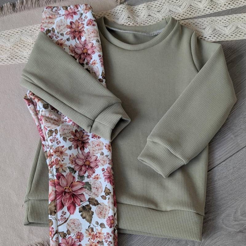 Baby/Kinder Set Einfarbiger Pullover Und Leggings Mit Blumenmuster von FadenTwist