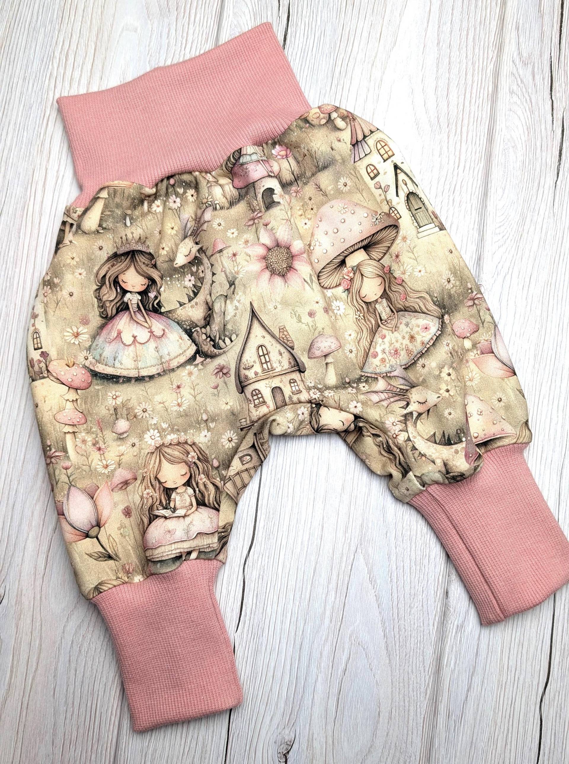 Baby-Set Pumphose + Halstuch Mütze Gr. 44-104 - Märchen, Prinzessin, Handmade Mitwachshose, Zauberwald Hose Mädchen von FadenTwist