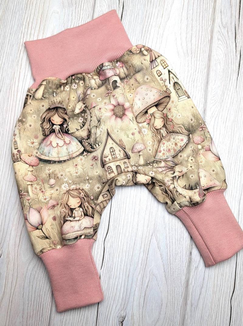Baby-Set Pumphose + Halstuch Mütze Gr. 44-104 - Märchen, Prinzessin, Handmade Mitwachshose, Zauberwald Hose Mädchen von FadenTwist