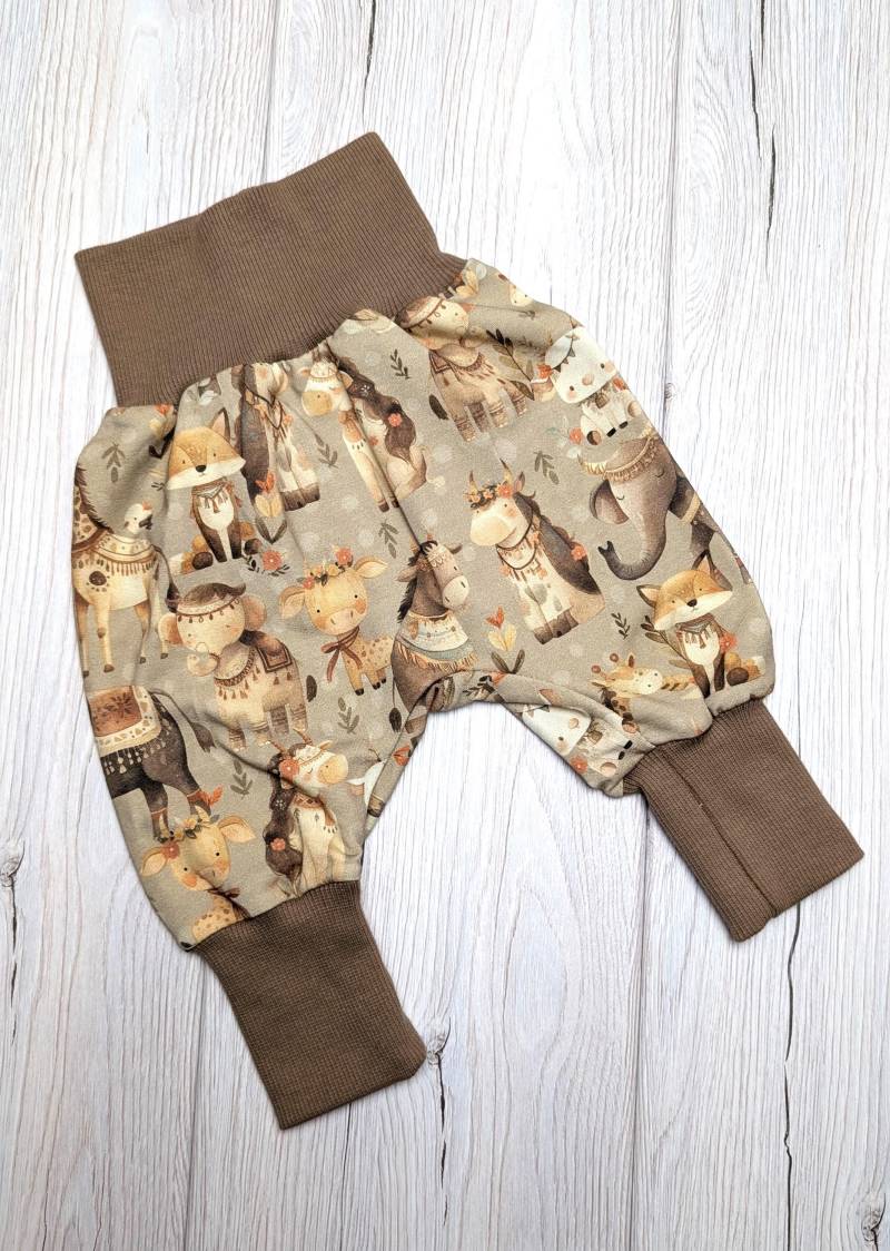 Boho-Baby-Set Hose, Lätzchen Und Mütze in Herbstlichen Brauntönen Mit Tiermotiven - Fuchs, Elefant, Pferd, Ziege, Giraffe, Esel Kuh von FadenTwist