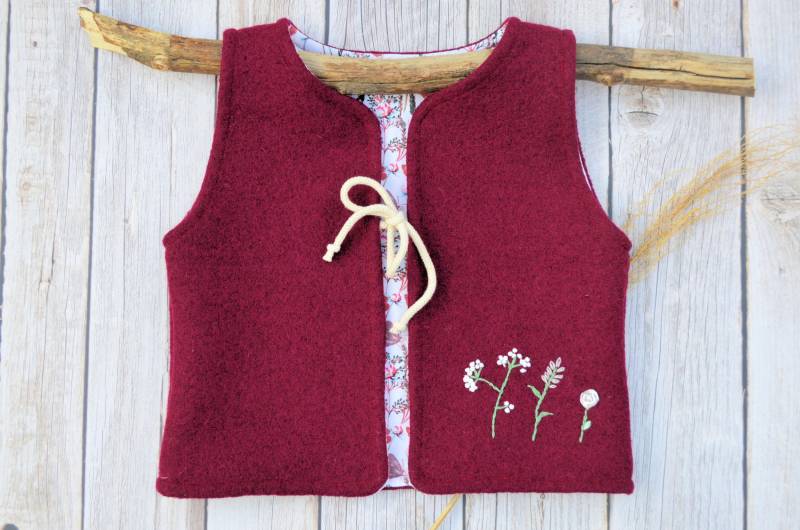 Gr. 104-110 Walk Weste Zum Wenden Mit Handgestickten Blumen von FadenfuchsKreationen