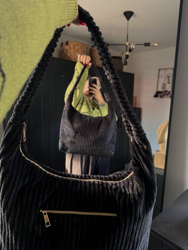 Workbag Aus Cordstoff | Große Schultertasche 45x45 cm Handmade Unikat Shopper Mit Reißverschluss & Taschen von Fadenlaufbyeve