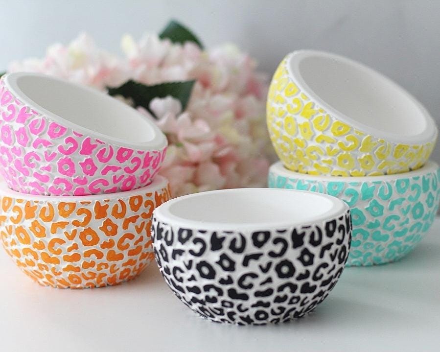 Handbemalte Schale | Ringschale Leomuster Geschenk Für Frauen Deko Tiermustergeschirr Unikat Dekoschale Schüssel Mit Leoprint von Fadenspielbylisa