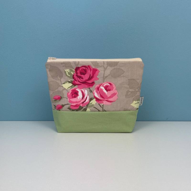 Kulturbeutel „Göttinnen Altern Nicht" | Molly, Grün von Fadentour