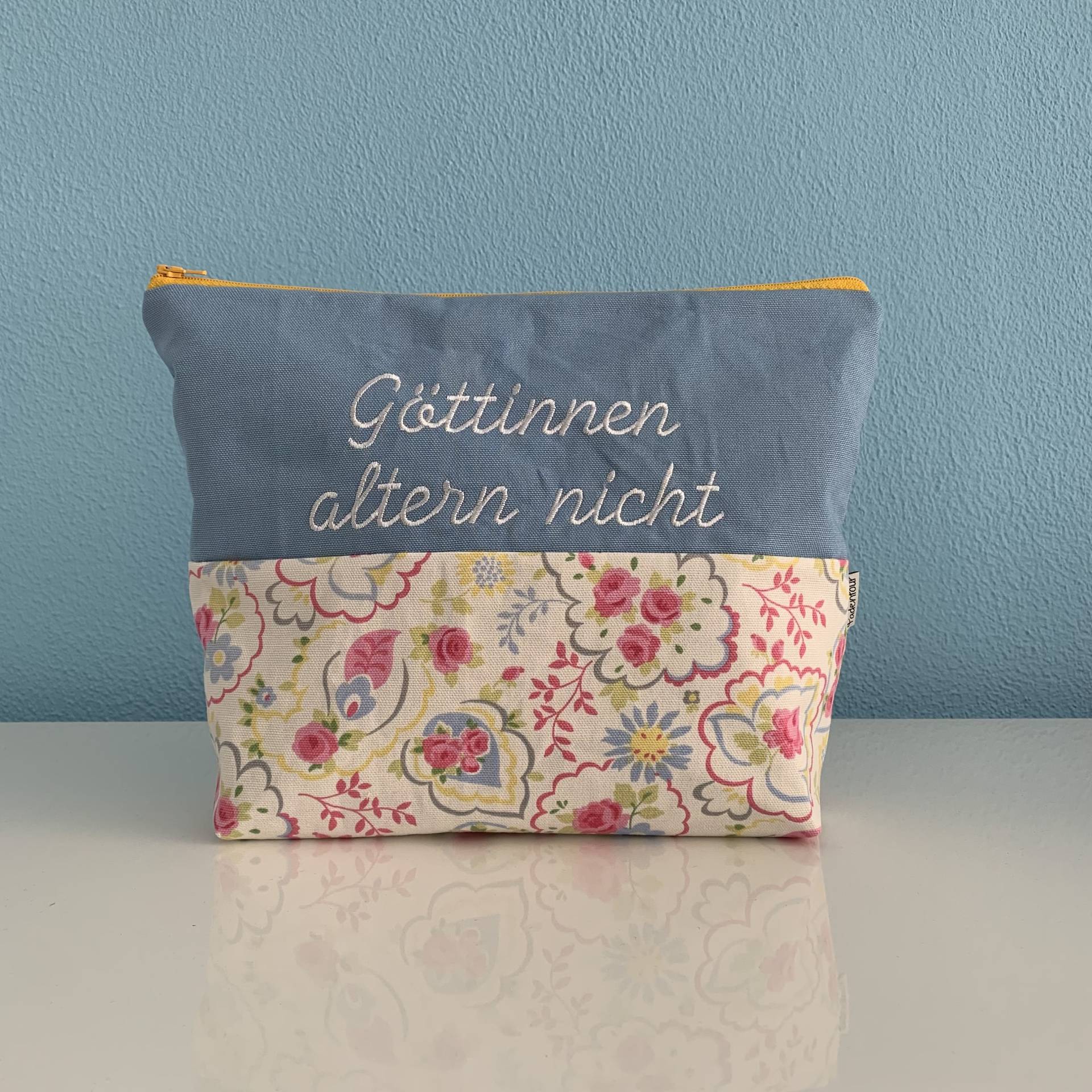 Kulturbeutel „Göttinnen Altern Nicht" | Paisley Kulturbeutel „Göttinnen Altern Nicht" | Paisley von Fadentour