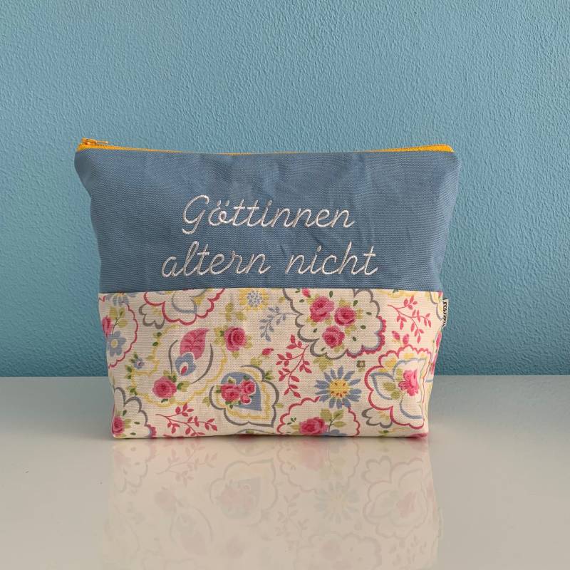 Kulturbeutel „Göttinnen Altern Nicht" | Paisley Kulturbeutel „Göttinnen Altern Nicht" | Paisley von Fadentour