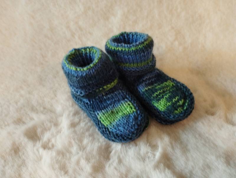 Baby Booties Handgestrickt, Neugeborenen Größe, Wollsocken, Bunt Haussocken, Warm Handgemacht, Gestrickte Schühchen, Söckchen, Puschen von FadenundHolz