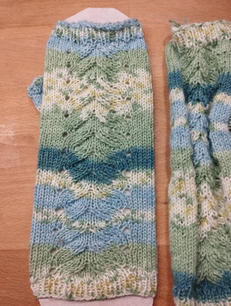 Handstulpen Handgestrickt Größe 7-8 Damen, Fingerlose Handschuhe, Stulpen von FadenundHolz