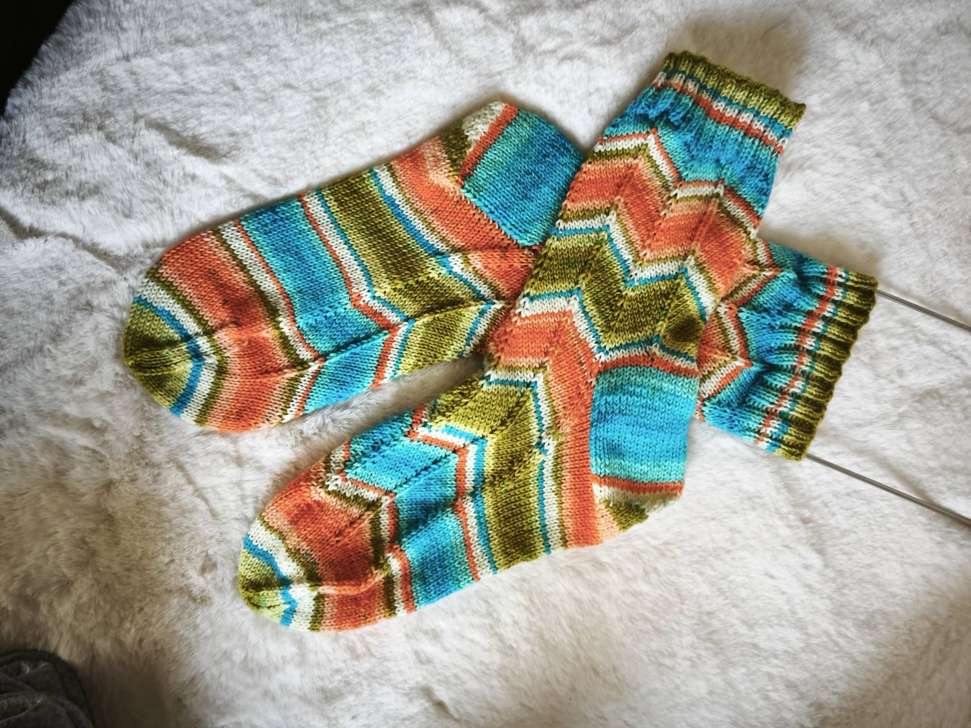 Socken Handgestrickt Mit Streifendesign Größe 39-41 Damen Herren, Wollsocken, Haussocken Warm Handgemacht Gestrickte Warme Füße von FadenundHolz