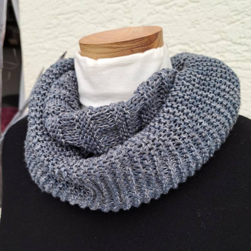 Loop, Halswärmer, Infintyschal, Handgestrickt, Zarter Farbverlauf in Jeansblau, Baumwolle/Polyacryl, 1, 50 M X 0, 25 von Fadenwerkque