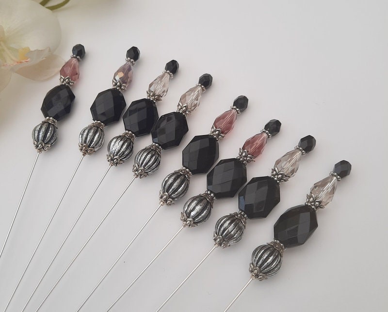 Schalnadel, Hutnadel, Brosche, Anstecknadel , Nadellänge 15 cm, Platiniert, T Schwarze Acrylperle Kombiniert Mit Glasperlen in Tropfenform Schalnadel, Hutnadel, Brosche, Anstecknadel , Nadellänge 15 cm, Platiniert, T Schwarze Acrylperle Kombiniert Mit Glasperlen in Tropfenform von Fadenwerkque