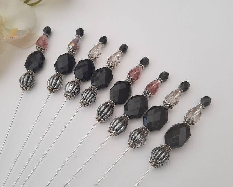 Schalnadel, Hutnadel, Brosche, Anstecknadel , Nadellänge 15 cm, Platiniert, T Schwarze Acrylperle Kombiniert Mit Glasperlen in Tropfenform Schalnadel, Hutnadel, Brosche, Anstecknadel , Nadellänge 15 cm, Platiniert, T Schwarze Acrylperle Kombiniert Mit Glasperlen in Tropfenform von Fadenwerkque