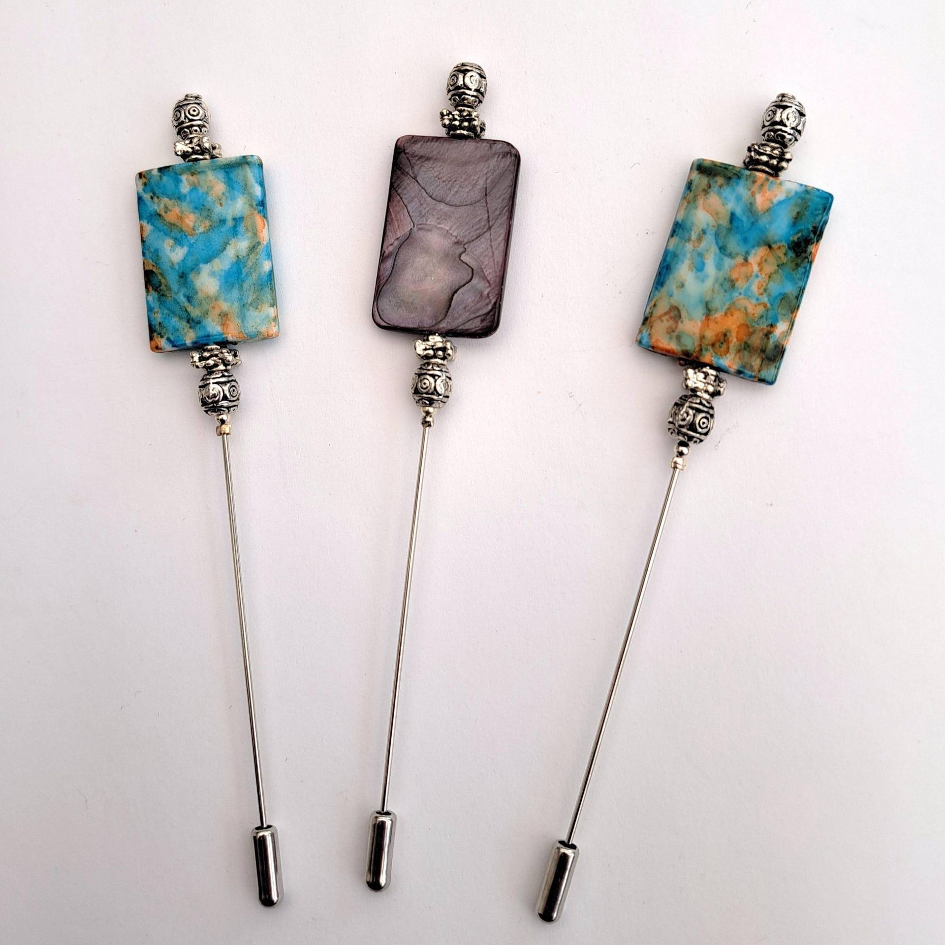 Schalnadel, Hutnadel, Brosche, Pin, 12 cm, Platiniert; Marmorierte, Rechteckige Acrylperlen in Braun - Und Türkistönen Schalnadel, Hutnadel, Brosche, Pin, 12 cm, Platiniert; Marmorierte, Rechteckige Acrylperlen in Braun - Und Türkistönen von Fadenwerkque