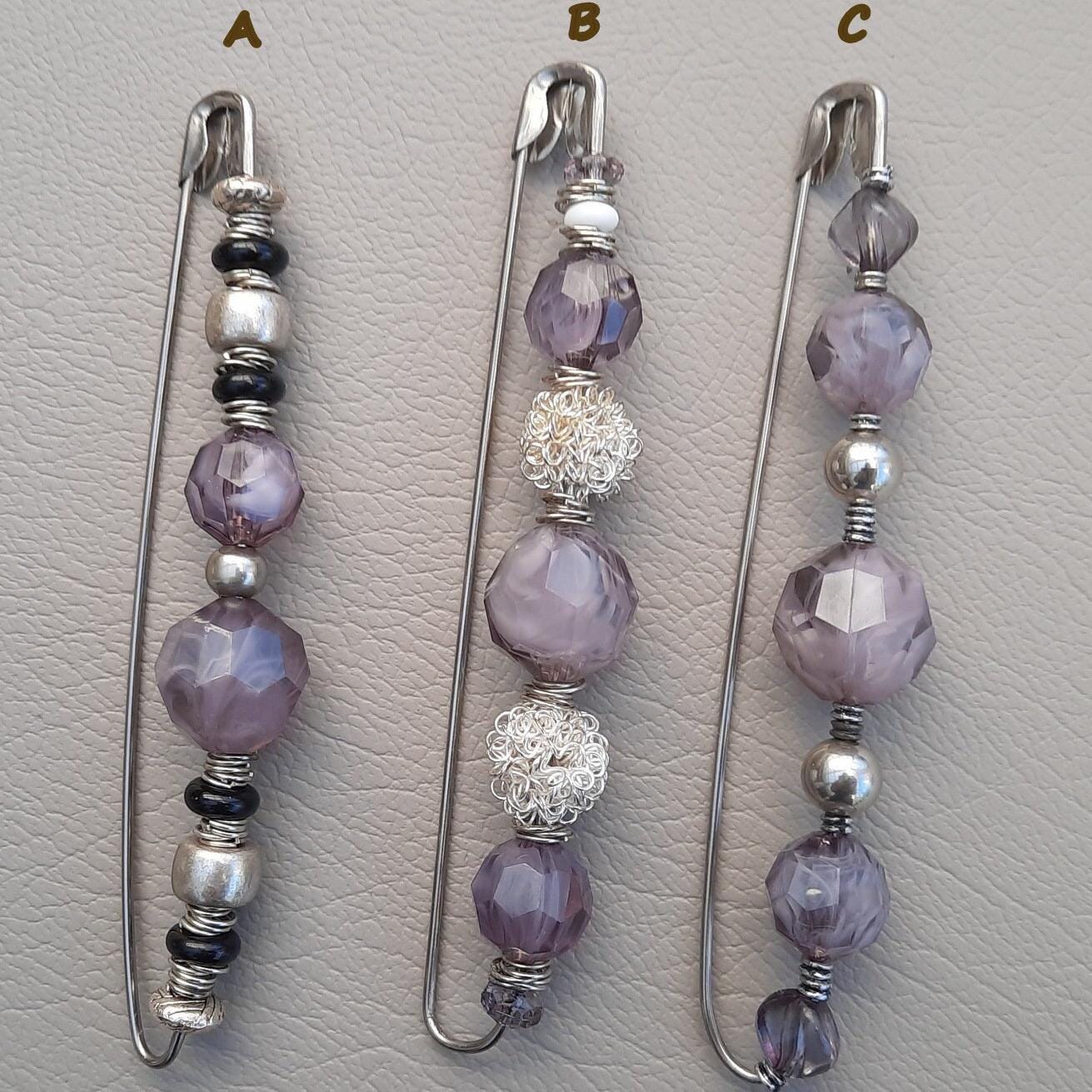 Schalspange, Schalnadel, Brosche Mit Violetten Facetierten U. Silberfarbenen Perlen, Z. Fixierung Von Schultertüchern Oder Stolas, 13 Schalspange, Schalnadel, Brosche Mit Violetten Facetierten U. Silberfarbenen Perlen, Z. Fixierung Von Schultertüchern Oder Stolas, 13 von Fadenwerkque