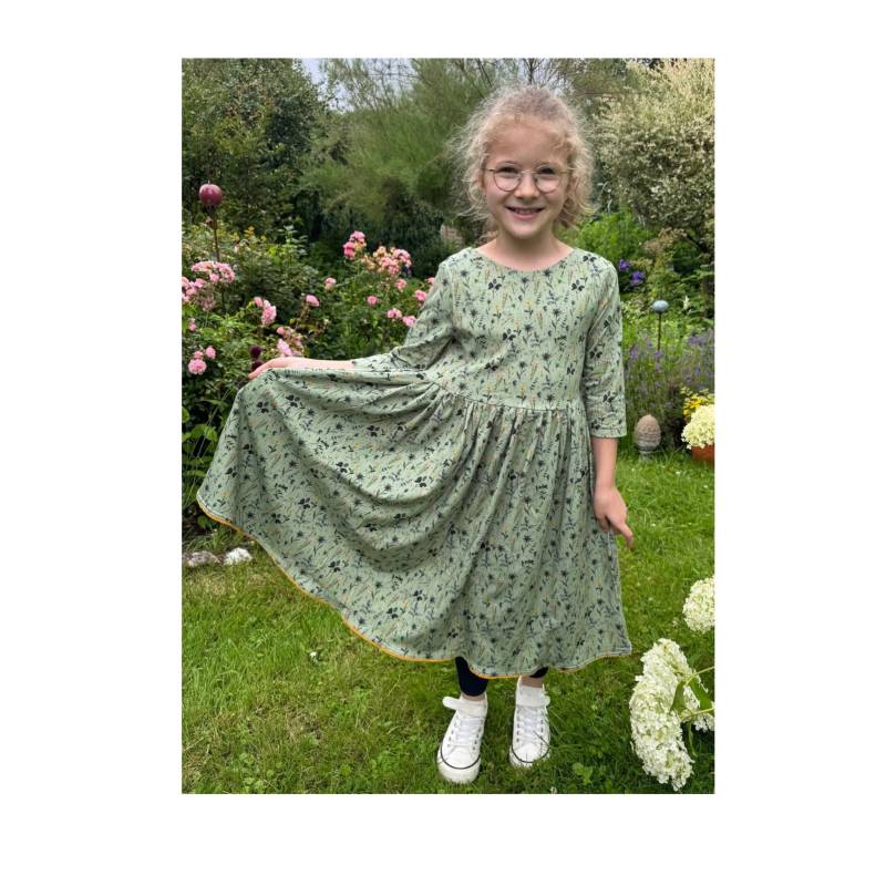 Sommerkleid Drehkleid Ärmel Lang Oder Kurz Blumenwiese Natur von FadenzauberbyAntje