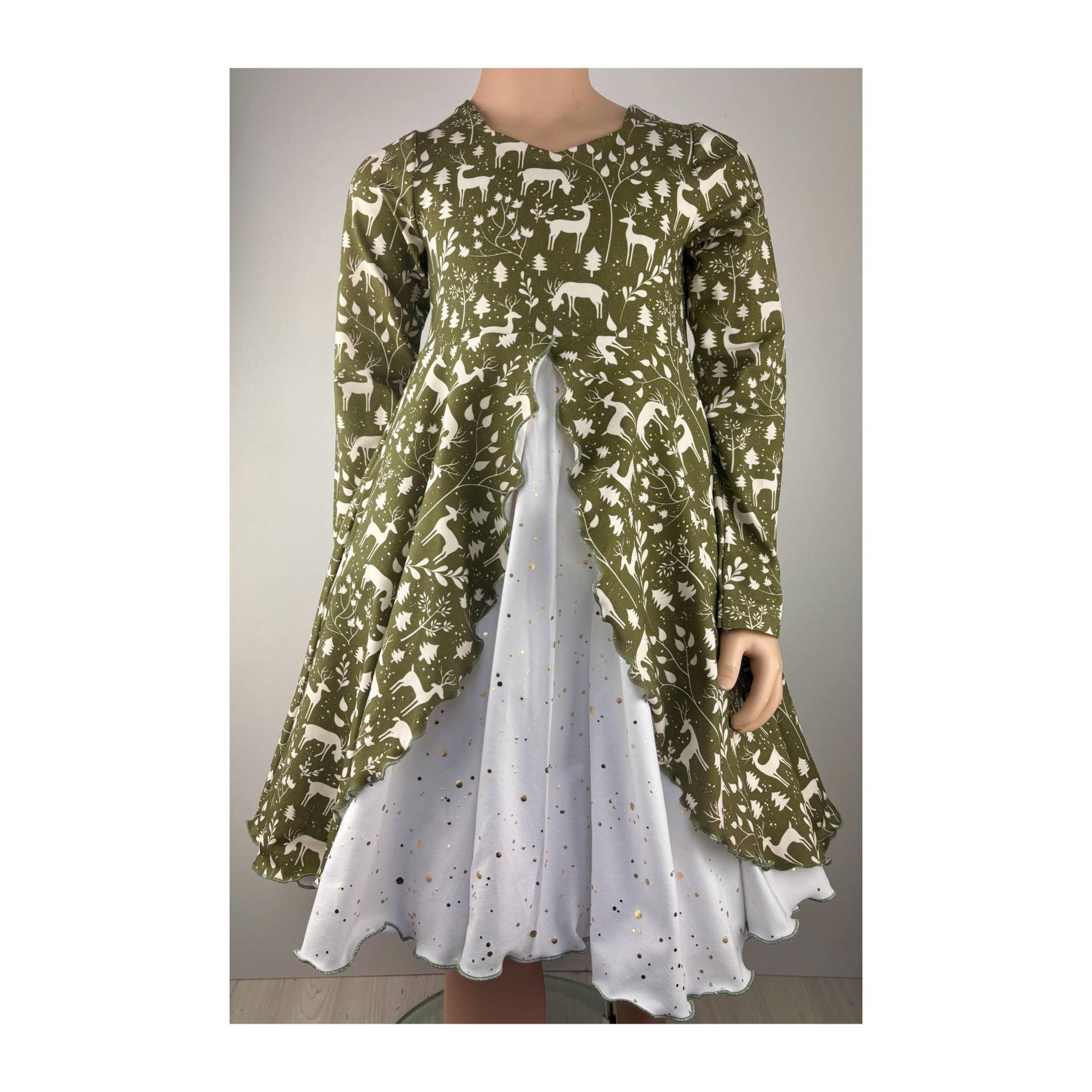 Weihnachtskleid in Grün Mit Doppelrock Und Rehen von FadenzauberbyAntje