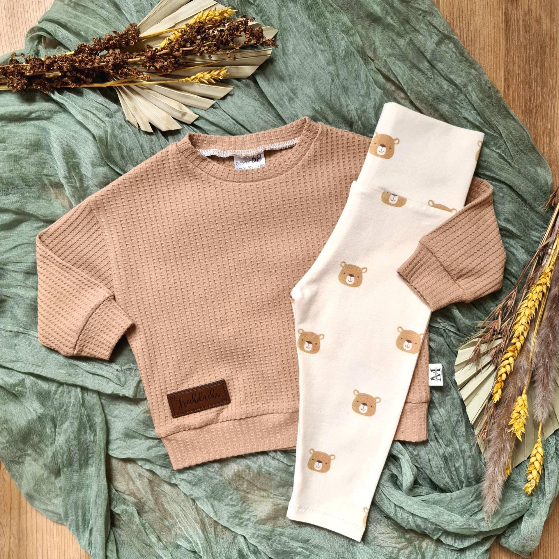 Baby Kinder Set | Leggings Sweater Outfit Sweatshirt Babyhose Handmade Newborn Shower Geschenk Taufe Bärchen Baby Kinder Set | Leggings Sweater Outfit Sweatshirt Babyhose Handmade Newborn Shower Geschenk Taufe Bärchen von Fadenzeit