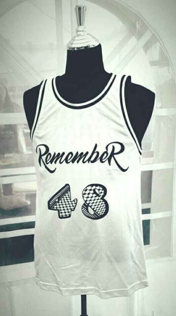 Top Tank Kuffieh Style Für Herren „Remember 48" Schwarz & Weiß von FadilaAAlouchi