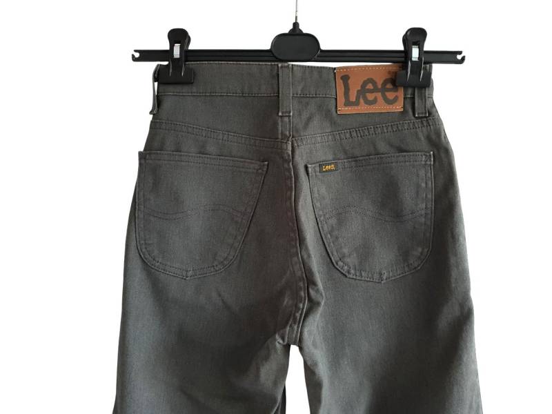 Vintage Lee Jeans High Rise Khaki Hose Größe Xs/W26 von FadoVintageShop