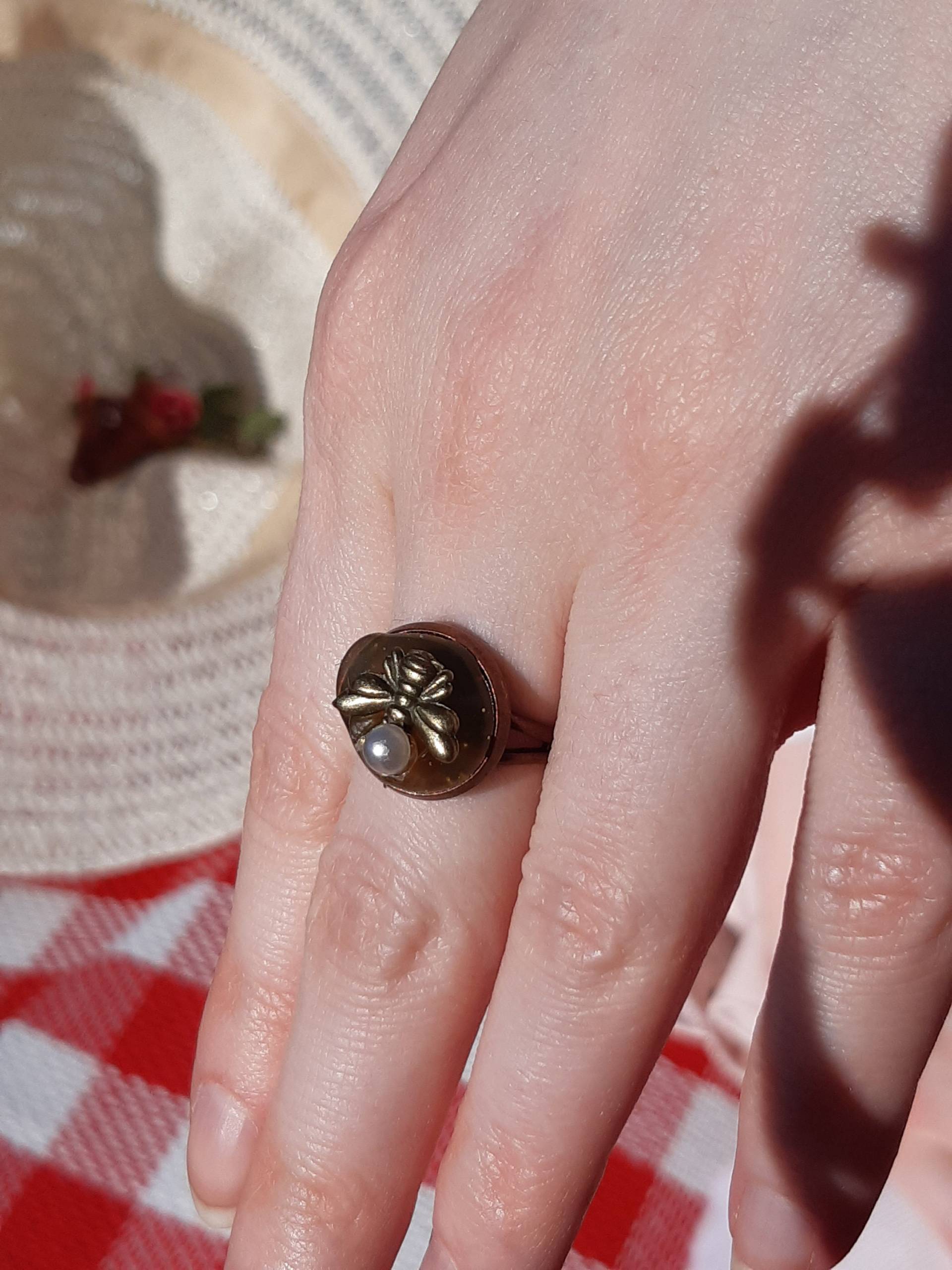 Bienen in Bernstein Honig Ring Bienen in Bernstein Honig Ring von FaeAlleyAtelier