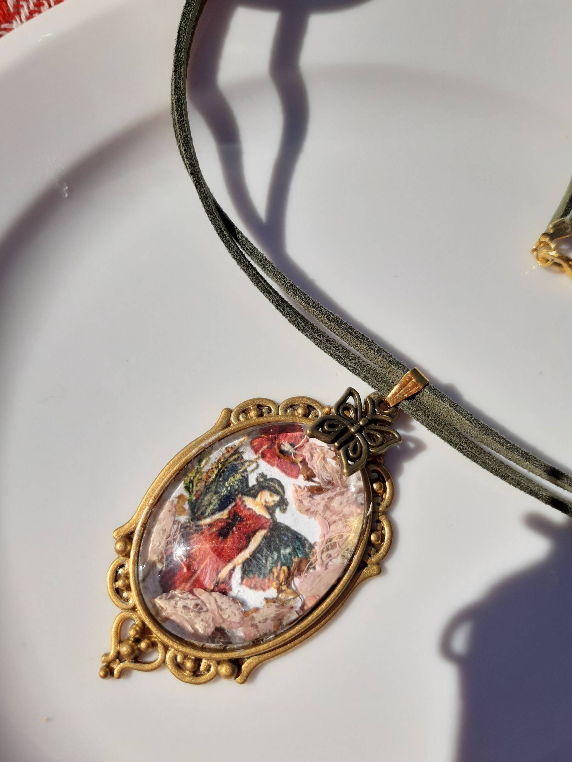 Fee Und Trockenblumen Cabochon Halskette Fee Und Trockenblumen Cabochon Halskette von FaeAlleyAtelier