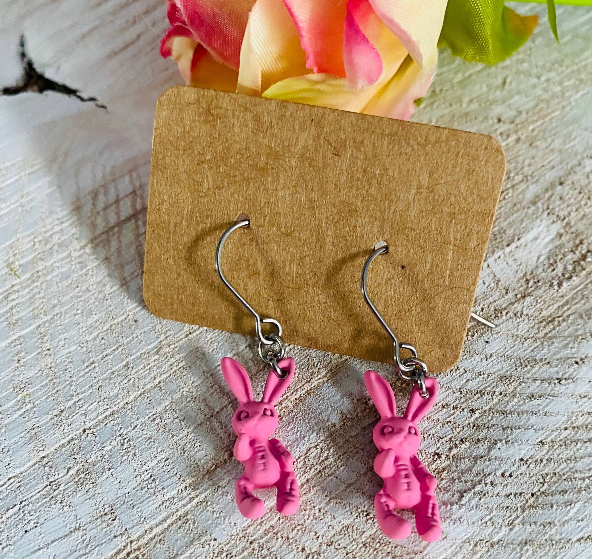 Hase, Edelstahl, Ostern, Tier, Für Allergiker Geeignet, Rosa, Kinder, Geschenk, Gemüse, Haustier, Ohrringe, Hänger, Langohr, Rabbit, Bunny Hase, Edelstahl, Ostern, Tier, Für Allergiker Geeignet, Rosa, Kinder, Geschenk, Gemüse, Haustier, Ohrringe, Hänger, Langohr, Rabbit, Bunny von FaeSchmuckUndPlaner