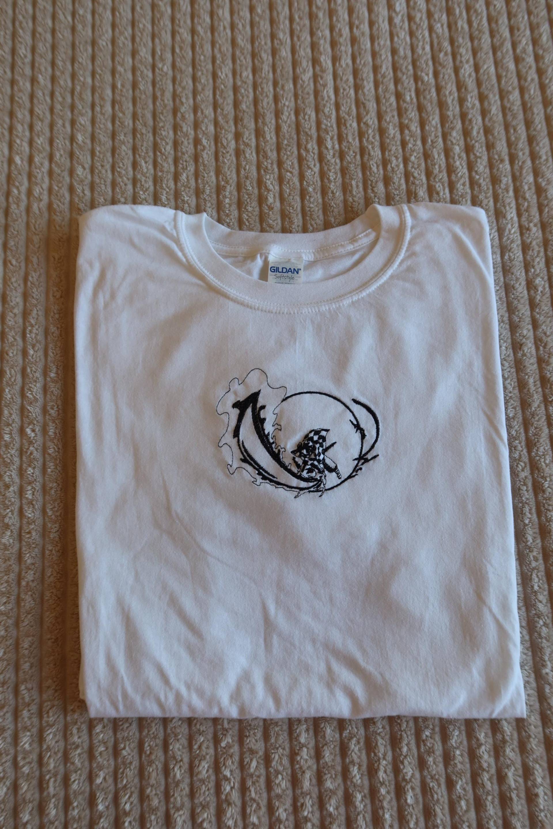 Demon Slayer Inspiriertes Besticktes T-Shirt Demon Slayer Inspiriertes Besticktes T-Shirt von Faedenzauberei