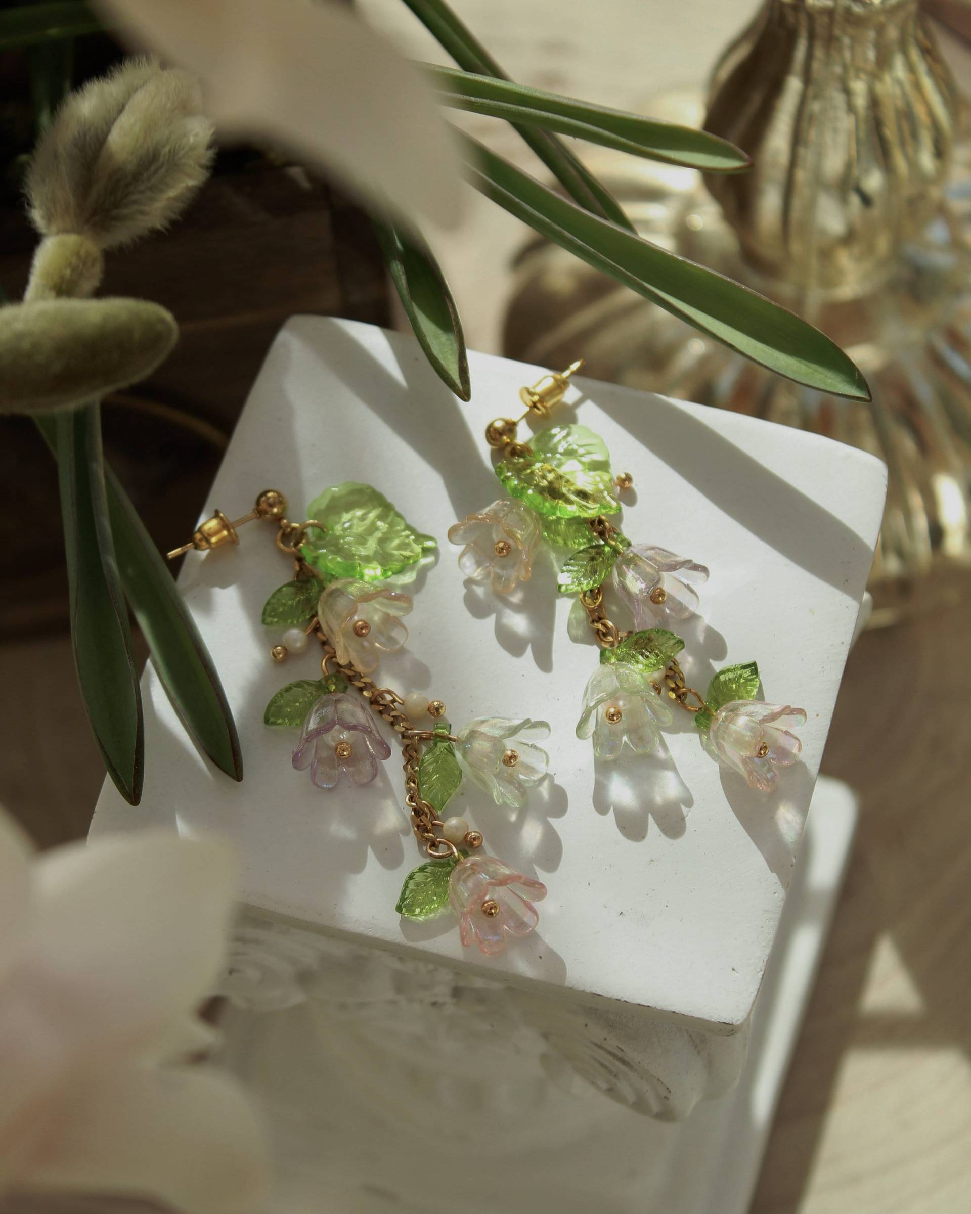 Zarte Goldene Blütenohrringe - Einzigartige Süßwasserperlenohrringe Mit Blumen Blumenohrringe Anhänger 18K Goldohrringe Zarte Goldene Blütenohrringe - Einzigartige Süßwasserperlenohrringe Mit Blumen Blumenohrringe Anhänger 18K Goldohrringe von FaeriesJewel
