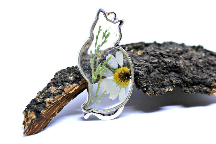 Katze Schmuck Blumen Halskette Für Frauen Eco Harz Weihnachten Geschenke Tierfreund Geschenk Katzenanhänger Mit Tier Katze Schmuck Blumen Halskette Für Frauen Eco Harz Weihnachten Geschenke Tierfreund Geschenk Katzenanhänger Mit Tier von FafirochkaStudio