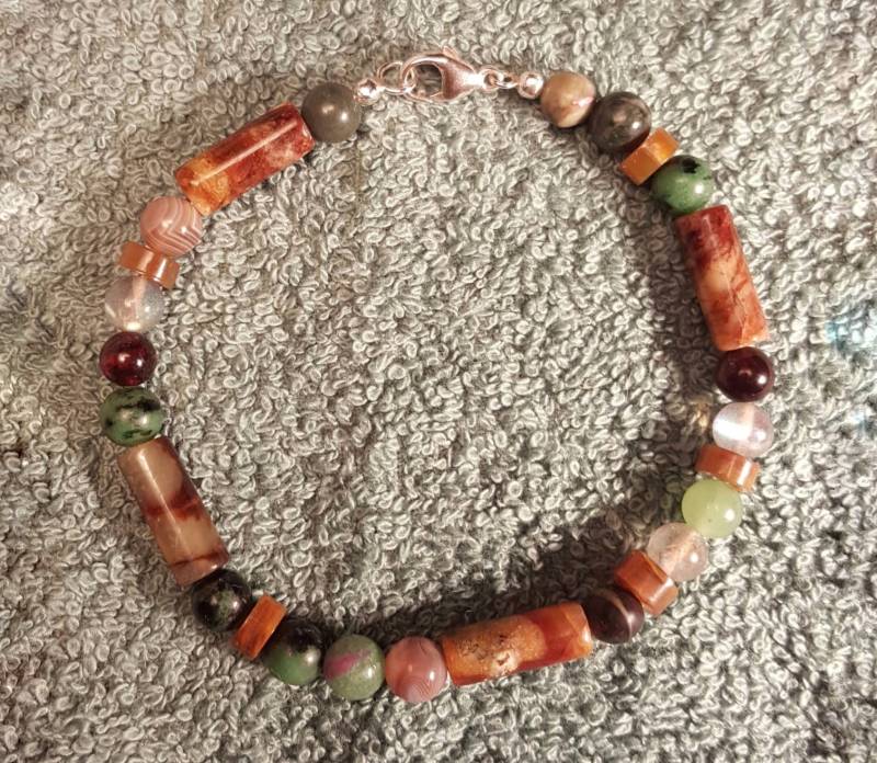 Echtes Rubin Zoisit, Labradorit, Jadeit Jade, Botswana Achat, Almandin Granat, Xiu Jade Serpentine, Jaspis Armband Mit 925 Silber Karabiner Echtes Rubin Zoisit, Labradorit, Jadeit Jade, Botswana Achat, Almandin Granat, Xiu Jade Serpentine, Jaspis Armband Mit 925 Silber Karabiner von FairBeadsGermany