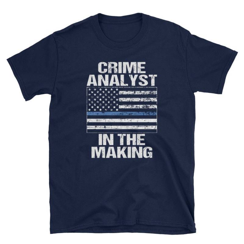 Krimi Analytiker in The Making T-Shirt/Blue Line Us Flagge Shirt Vintage Polizei Geschenk Unisex von FairOaksDesigns