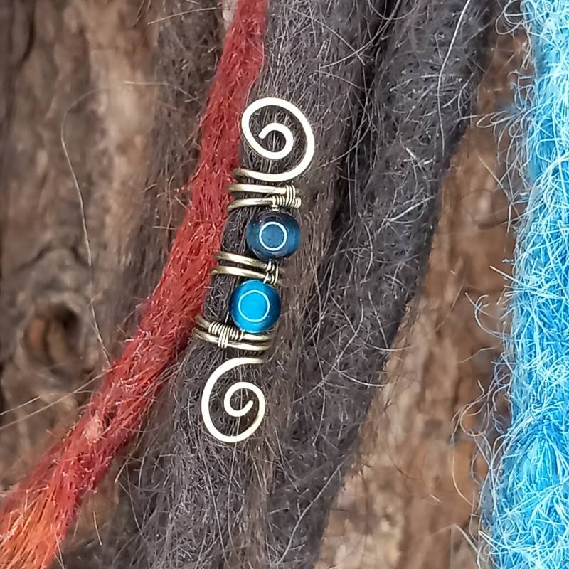 Dreadschmuck Unikat - Handgefertigte Perle Aus Messing Mit Tigerauge in Grau Und Blau Für Dreadlocks von Fairkritzelt