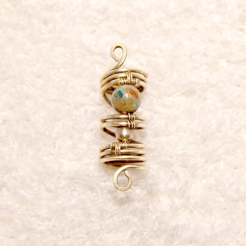 Dreadschmuck Aus Messing Mit Ozeanjaspis-Perle Und Messingperle - Handgefertigtes Unikat Für Dreadlocks von Fairkritzelt