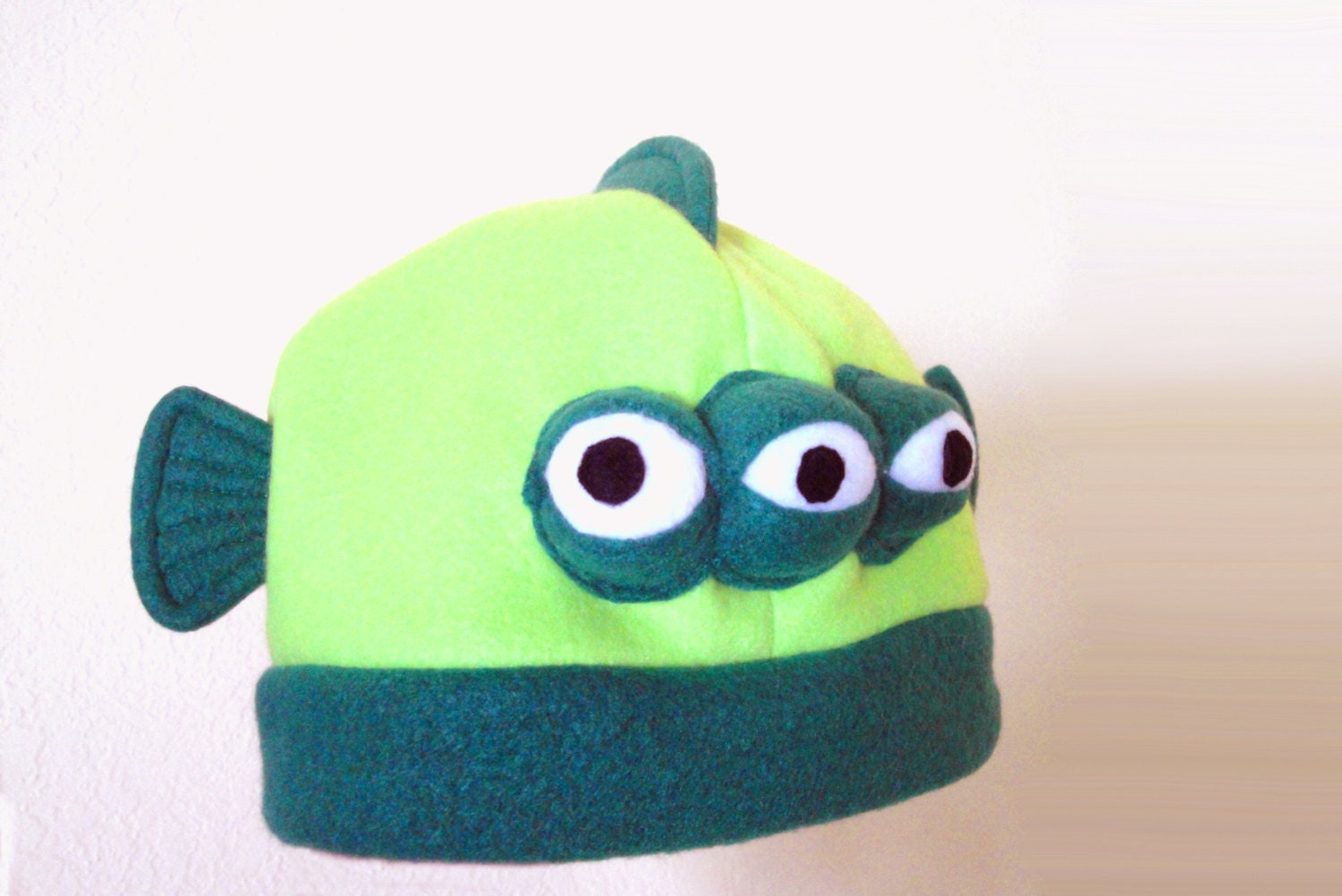Dreiäugiger Fisch Fleecemütze - Lime Grün Neuheit Beanie Dreiäugiger Fisch Fleecemütze - Lime Grün Neuheit Beanie von FairlyEnchanted