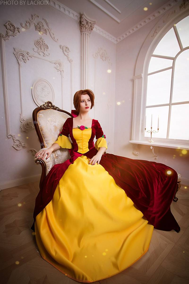 Beauty Belle Cosplay Rotes Kleid-Halloween-Kostüm Erwachsene Handgemachte Kostüm Make To Order von FairyCostumeStore