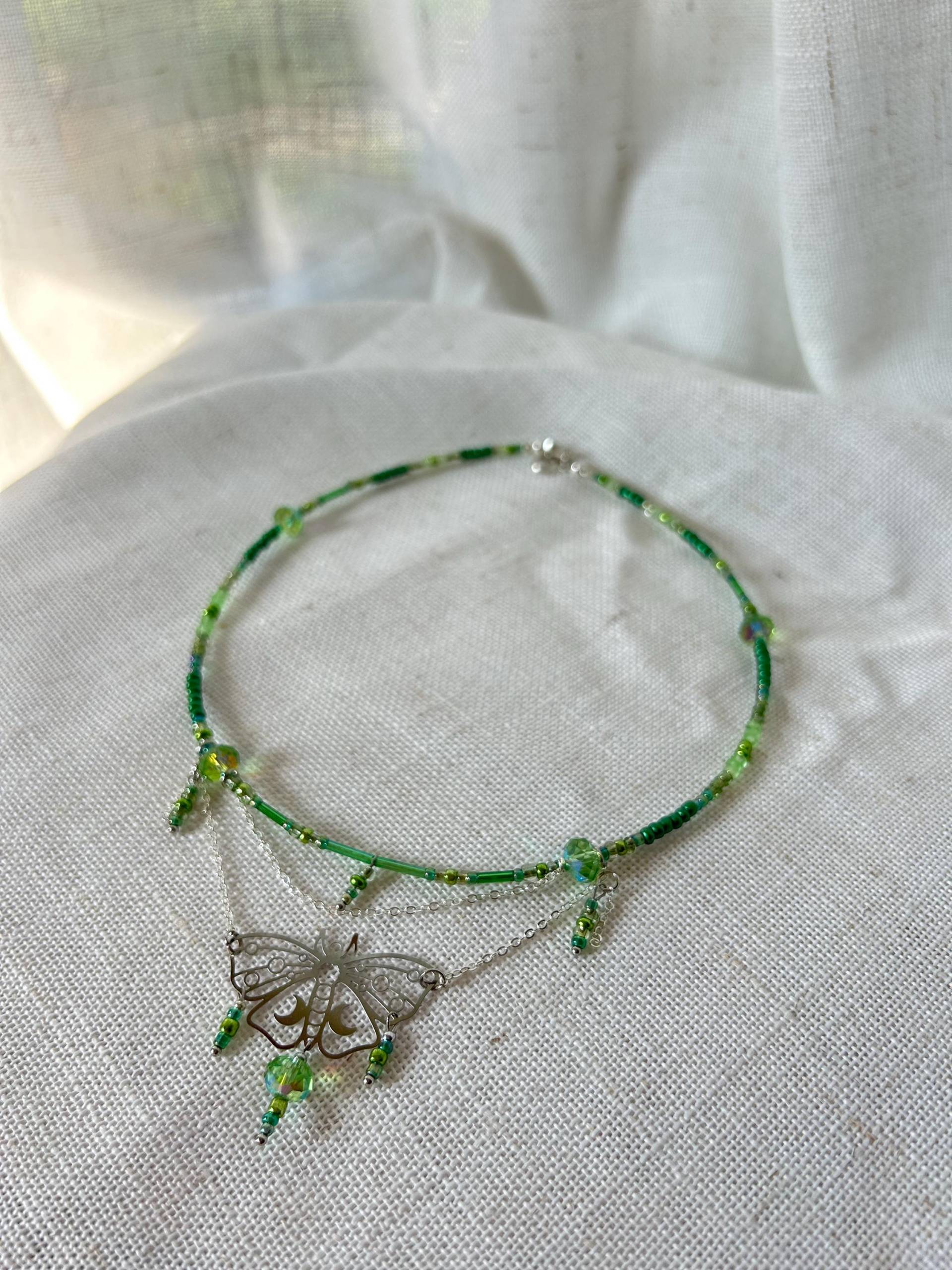 Green Moth Necklace | Beads, Charms & Pendant Woodland Handmade Green Moth Necklace | Beads, Charms & Pendant Woodland Handmade von FairyCraftsAtelier