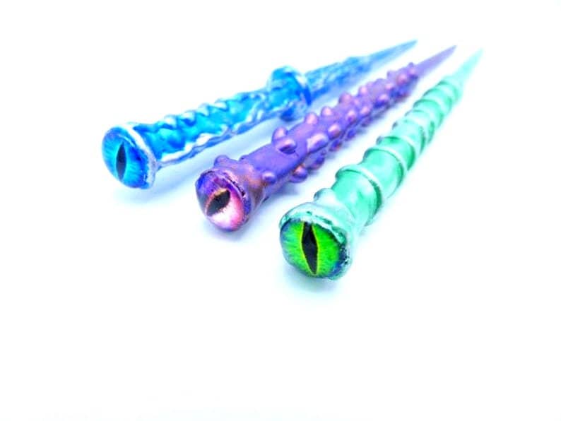 Drachenstab Warlock Zauberstab Larp Fee Hexenstab Edelstein Blauer Drache Lila Drachenstab Warlock Zauberstab Larp Fee Hexenstab Edelstein Blauer Drache Lila von FairyMeShop