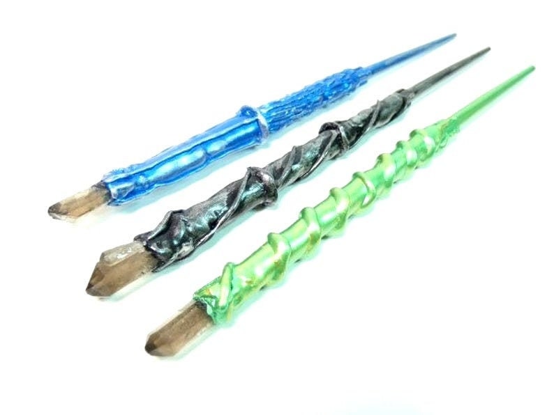 Drachenzahn Zauberstab Rauchkristall Warlock Larp Fee Hexen Edelstein Wand Nr 2 Drachenzahn Zauberstab Rauchkristall Warlock Larp Fee Hexen Edelstein Wand Nr 2 von FairyMeShop